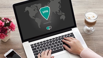 schermo pc con scritta VPN
